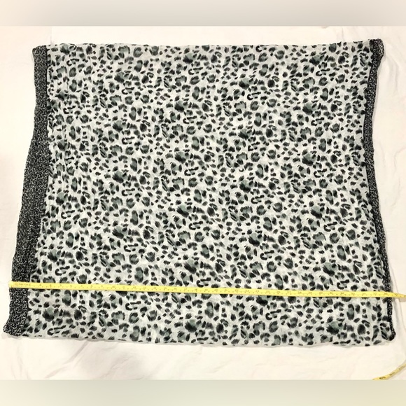 INFINITY SCARF animal print gray/black size 33 x 36 NWOT - Picture 3 of 7